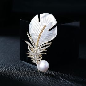 Luxury Seashell Natural Freshwater Pearl Brooch (Color: Gold)