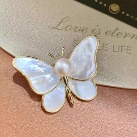 Butterfly Brooch Women's Corsage Sweet Pearl Pin Women's Clothing Accessories (Option: White butterfly)