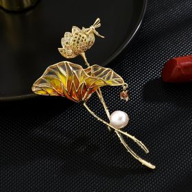 Lotus Pond Moonlight Brooch High-grade Female (Color: Yellow)